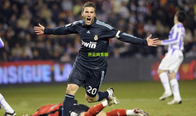 开云入口-巴黎快速反击行云流水，唯快不破，战术革新引领足坛新浪潮