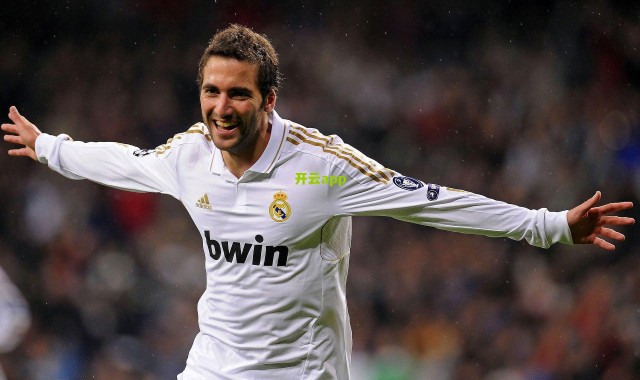 开云下载|英伦新星闪耀！利兹联16岁天才塞缪尔-阿尔克引德甲豪门争夺战