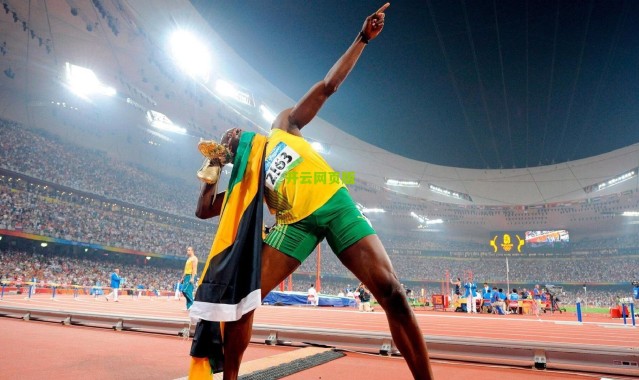 开云app：传奇延续！阿拉巴神凳传说席卷足坛，更衣室秘闻引爆球迷热议