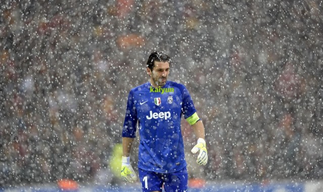 开云官网_狂轰24+14+13！超级巨星疯狂爆发再创历史神迹，所有质疑者今夜彻底沉默