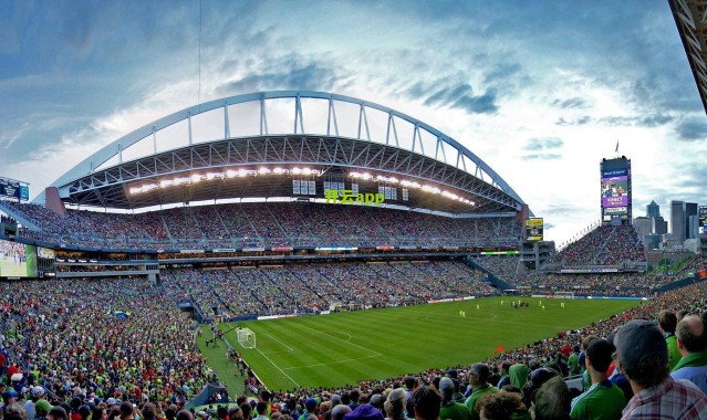 开云网页版|布鲁尔临危受命今日首发 多诺万坦言试验性调整引关注